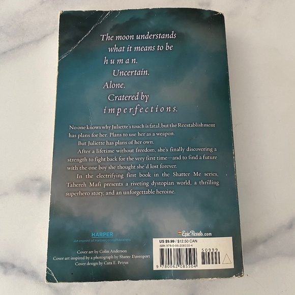 🔴Shatter Me Paperback Novel - Picture 3 of 3